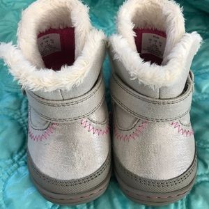 🎀🎀SOLD🎀🎀Infant Sz 2 Stride Rite Surprize boots